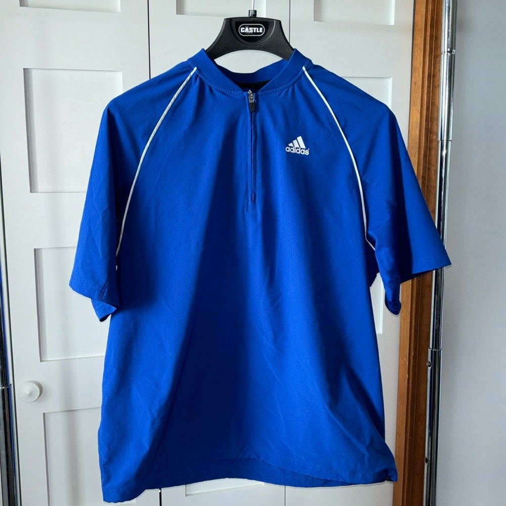 Adidas size medium pullover. Excellent condition!